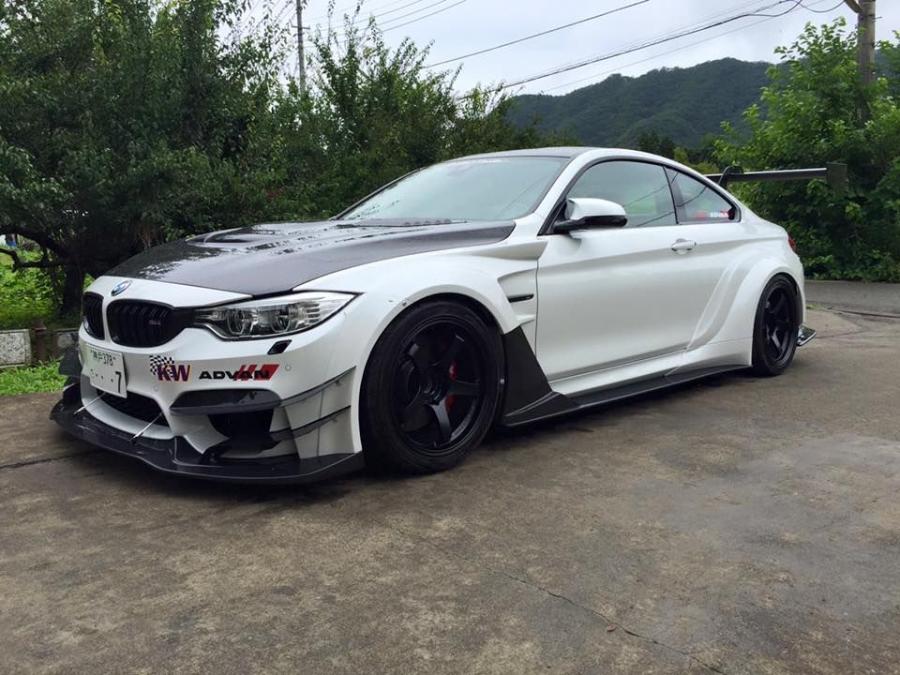 BMW M4 Coupe by Varis 2015 года  (фото 1 из 4)